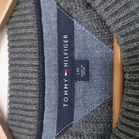 Tommy Hilfiger Sweater- Men's - Picture 3 of 4
